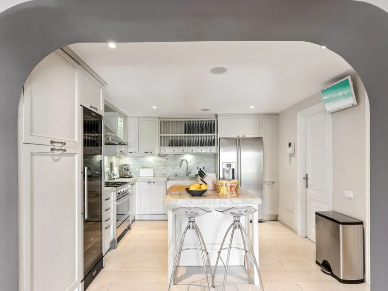House - Townhouse в продаже в Benahavís, Málaga. В доме 5 спален и 6 ванных комнат. Площадь дома 308 м². Площадь участка 181 м²