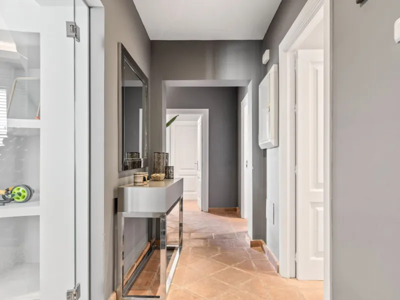 House - Townhouse в продаже в Benahavís, Málaga. В доме 5 спален и 6 ванных комнат. Площадь дома 308 м². Площадь участка 181 м²