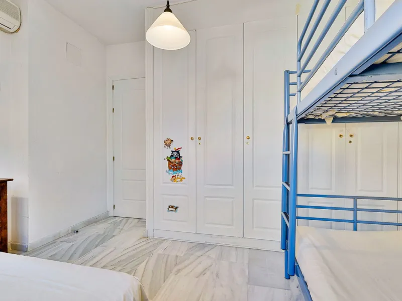 This magnificent townhouse in  Nueva Andalucía, Marbella—a prime location between Puerto Banús and San Pedro de Alcántara. The property, with a south-facing orientation that ensures natural light throughout the day, offers direct access to the communal po