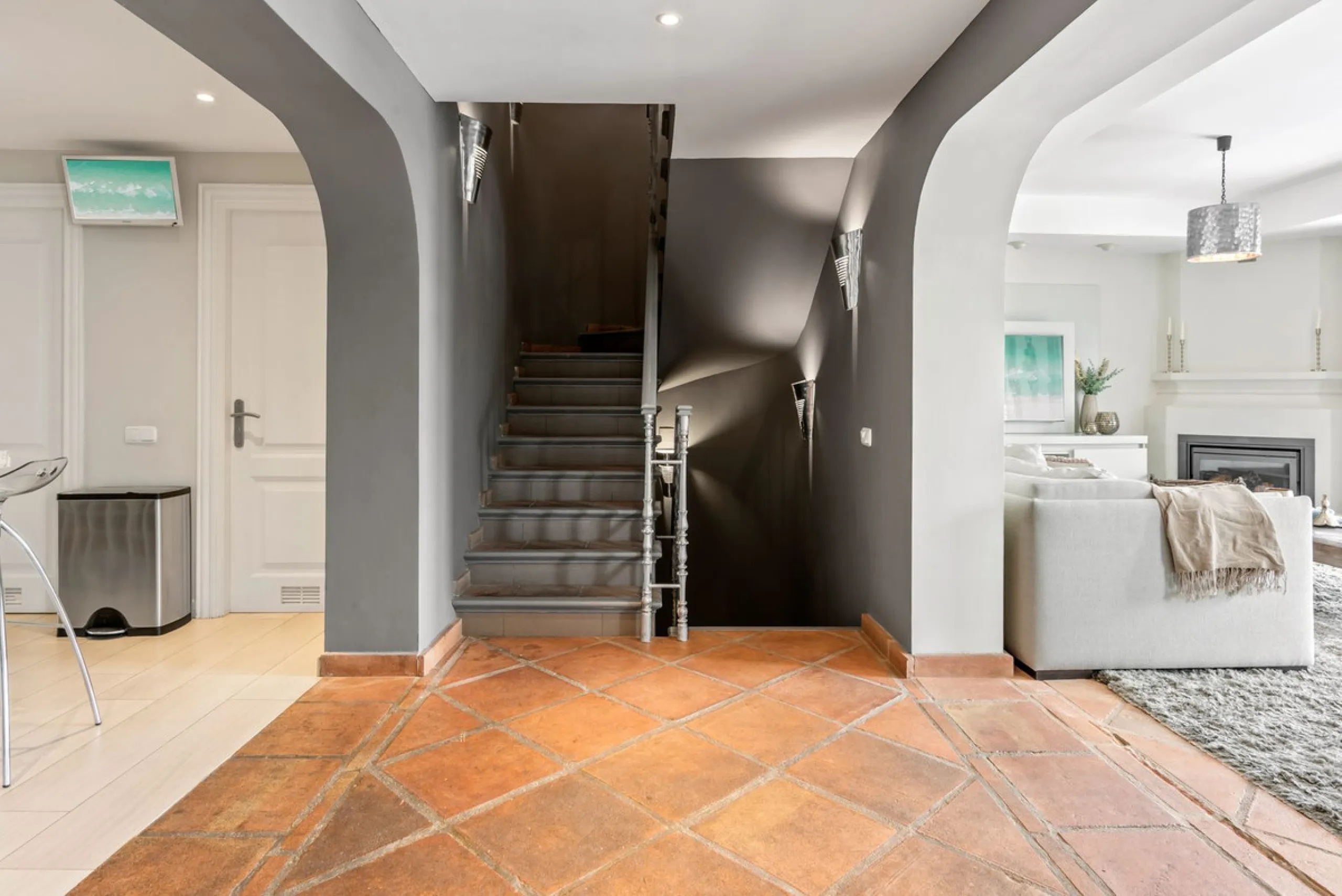 House - Townhouse в продаже в Benahavís, Málaga. В доме 5 спален и 6 ванных комнат. Площадь дома 308 м². Площадь участка 181 м²