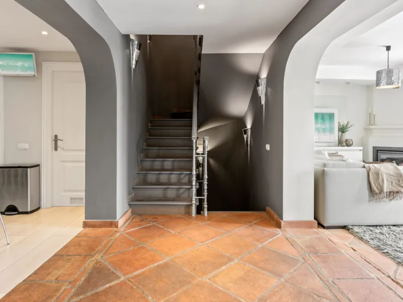 House - Townhouse в продаже в Benahavís, Málaga. В доме 5 спален и 6 ванных комнат. Площадь дома 308 м². Площадь участка 181 м²