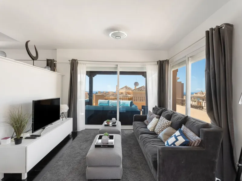 This stunning duplex penthouse in Elviria presents a unique opportunity for both investment and personal enjoyment, boasting unparalleled sea views and a prime location just moments from all amenities and the beach in Elviria.