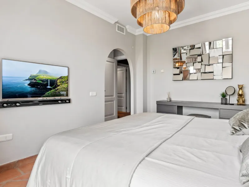House - Townhouse в продаже в Benahavís, Málaga. В доме 5 спален и 6 ванных комнат. Площадь дома 308 м². Площадь участка 181 м²
