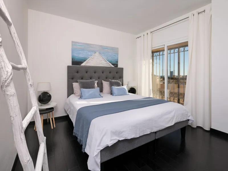 This stunning duplex penthouse in Elviria presents a unique opportunity for both investment and personal enjoyment, boasting unparalleled sea views and a prime location just moments from all amenities and the beach in Elviria.