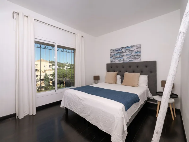 This stunning duplex penthouse in Elviria presents a unique opportunity for both investment and personal enjoyment, boasting unparalleled sea views and a prime location just moments from all amenities and the beach in Elviria.