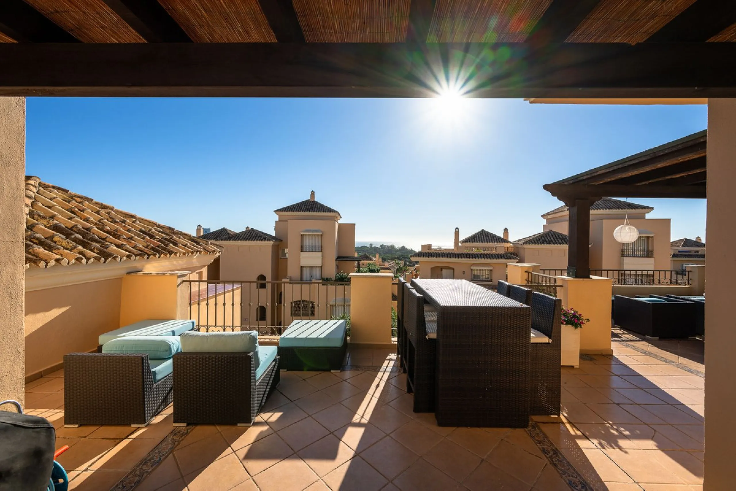 This stunning duplex penthouse in Elviria presents a unique opportunity for both investment and personal enjoyment, boasting unparalleled sea views and a prime location just moments from all amenities and the beach in Elviria.