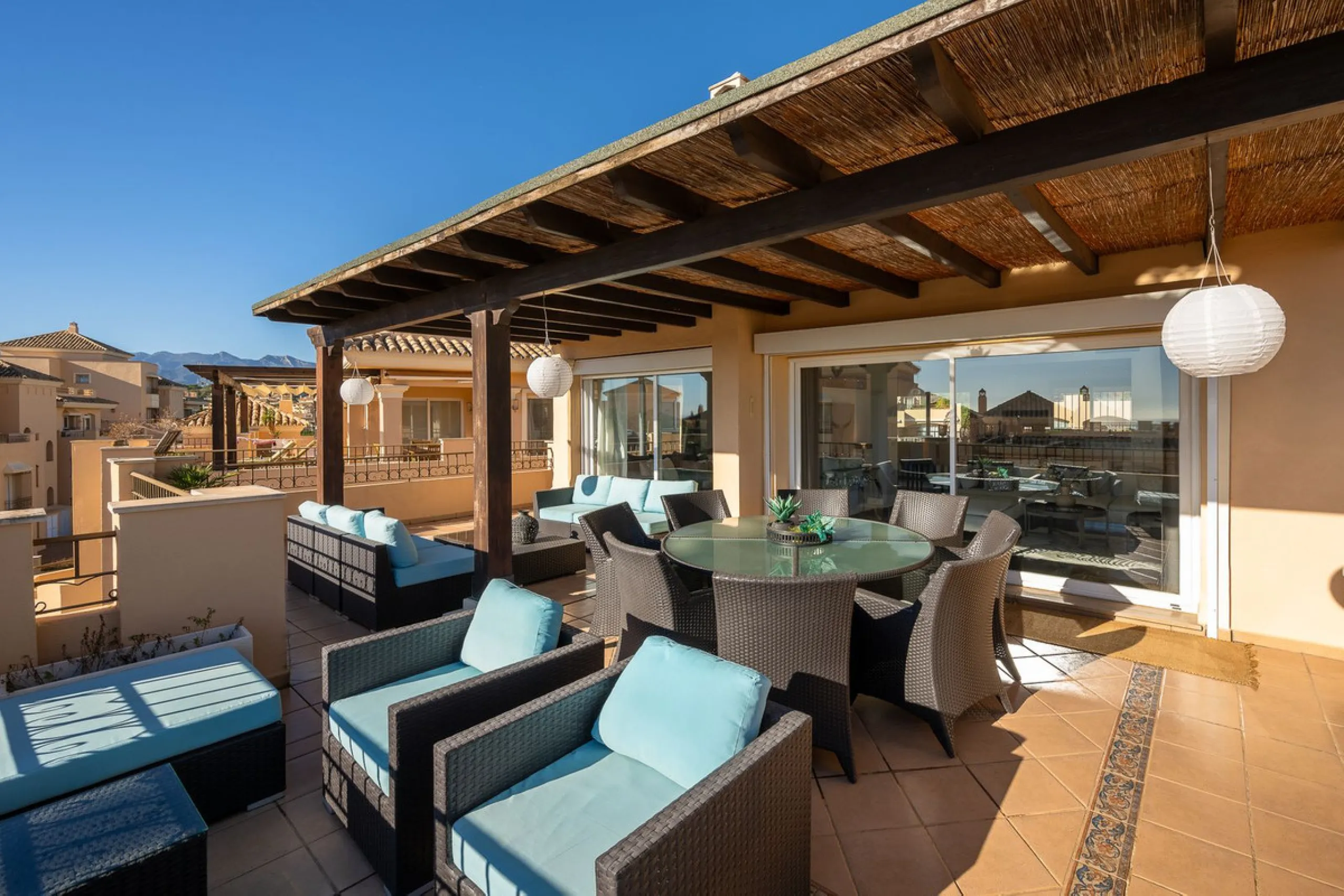 This stunning duplex penthouse in Elviria presents a unique opportunity for both investment and personal enjoyment, boasting unparalleled sea views and a prime location just moments from all amenities and the beach in Elviria.