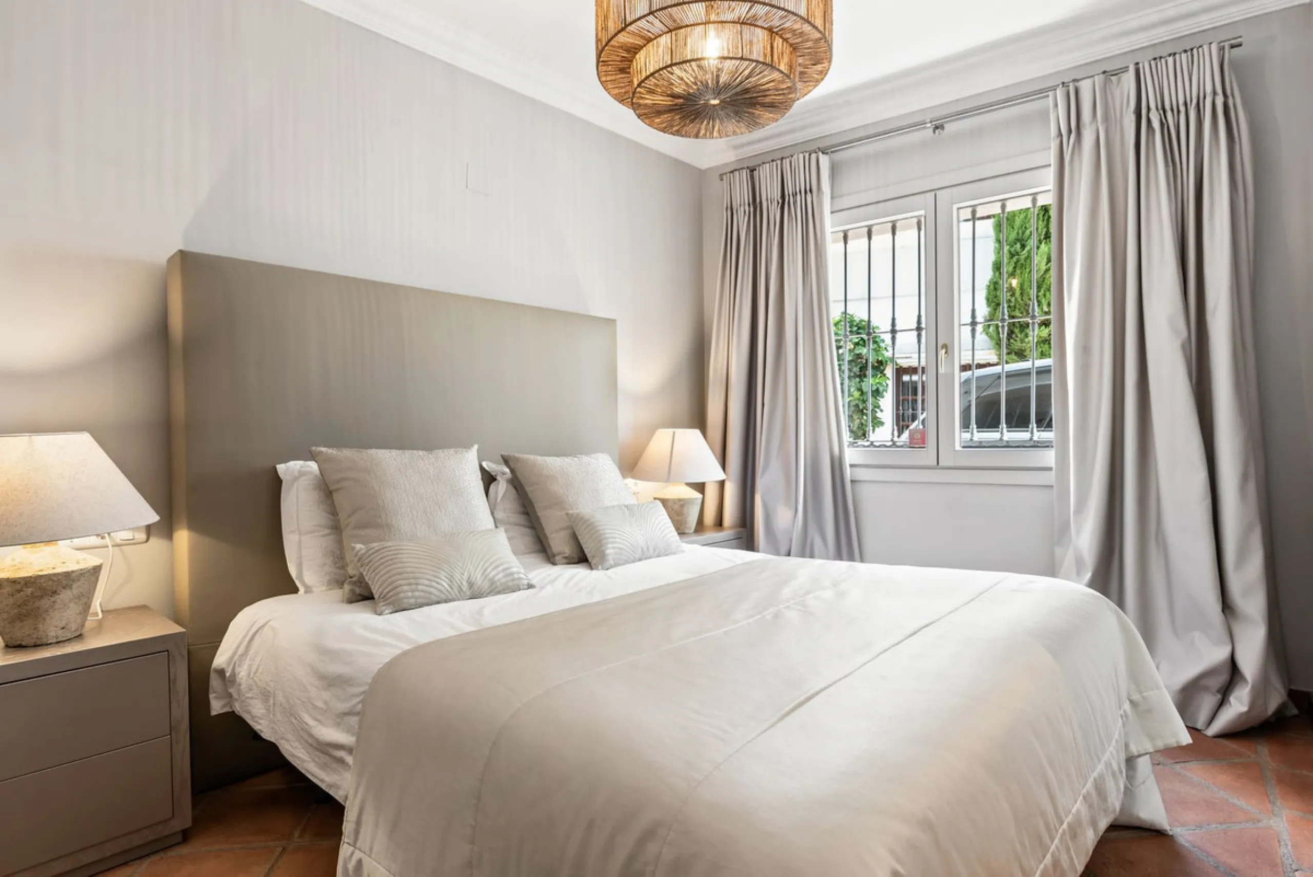 House - Townhouse в продаже в Benahavís, Málaga. В доме 5 спален и 6 ванных комнат. Площадь дома 308 м². Площадь участка 181 м²