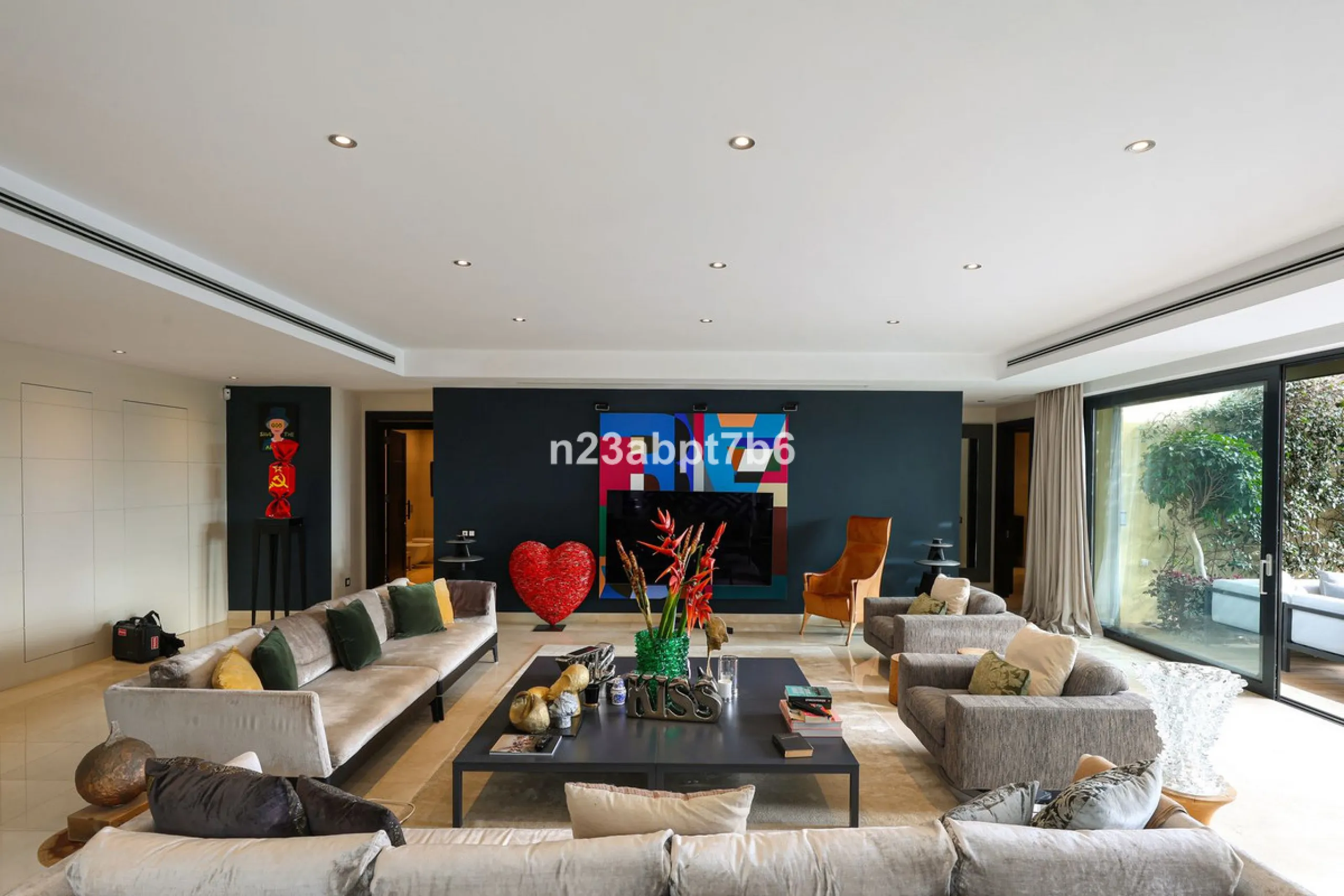 This is a UNIQUE and valuable opportunity to purchase a beachfront villa in the most exclusive area of the Costa del Sol, Puerto Banús, with direct access to the beach.