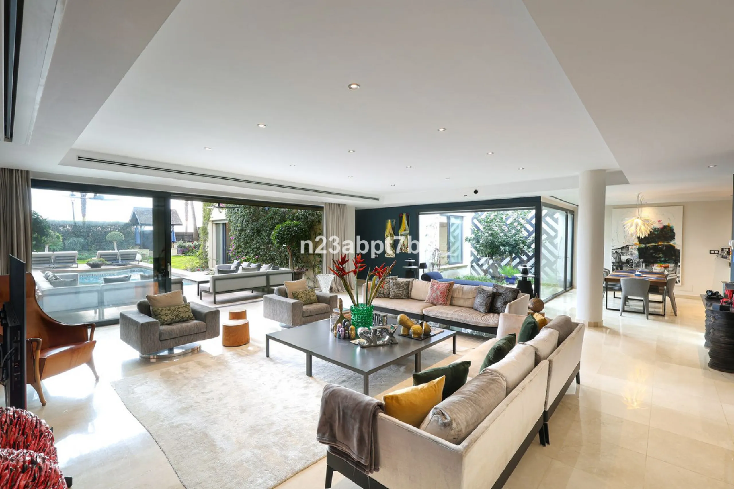 This is a UNIQUE and valuable opportunity to purchase a beachfront villa in the most exclusive area of the Costa del Sol, Puerto Banús, with direct access to the beach.