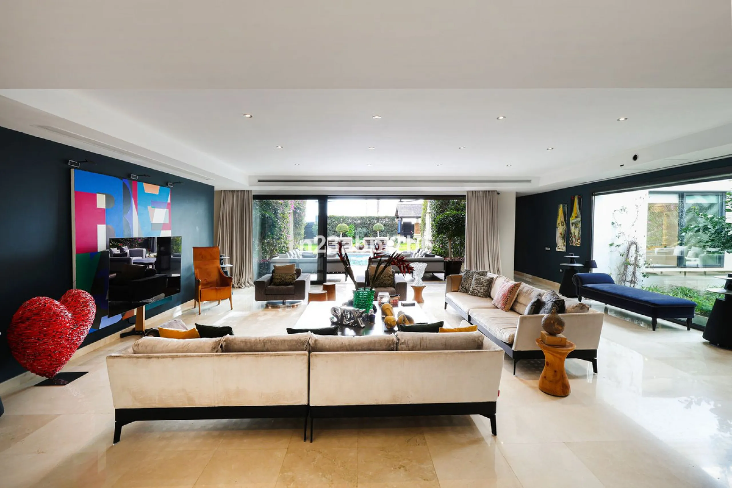 This is a UNIQUE and valuable opportunity to purchase a beachfront villa in the most exclusive area of the Costa del Sol, Puerto Banús, with direct access to the beach.
