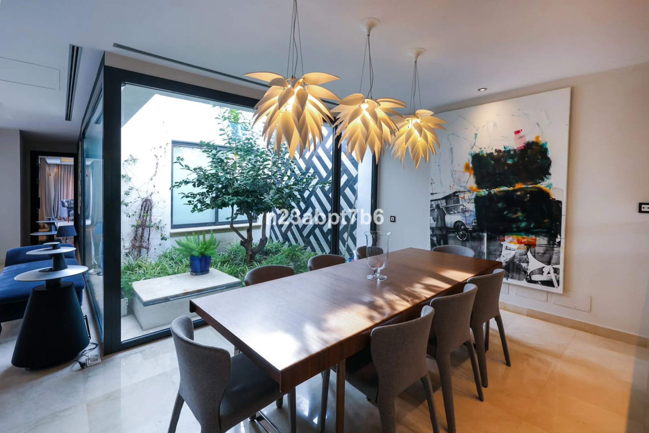 This is a UNIQUE and valuable opportunity to purchase a beachfront villa in the most exclusive area of the Costa del Sol, Puerto Banús, with direct access to the beach.