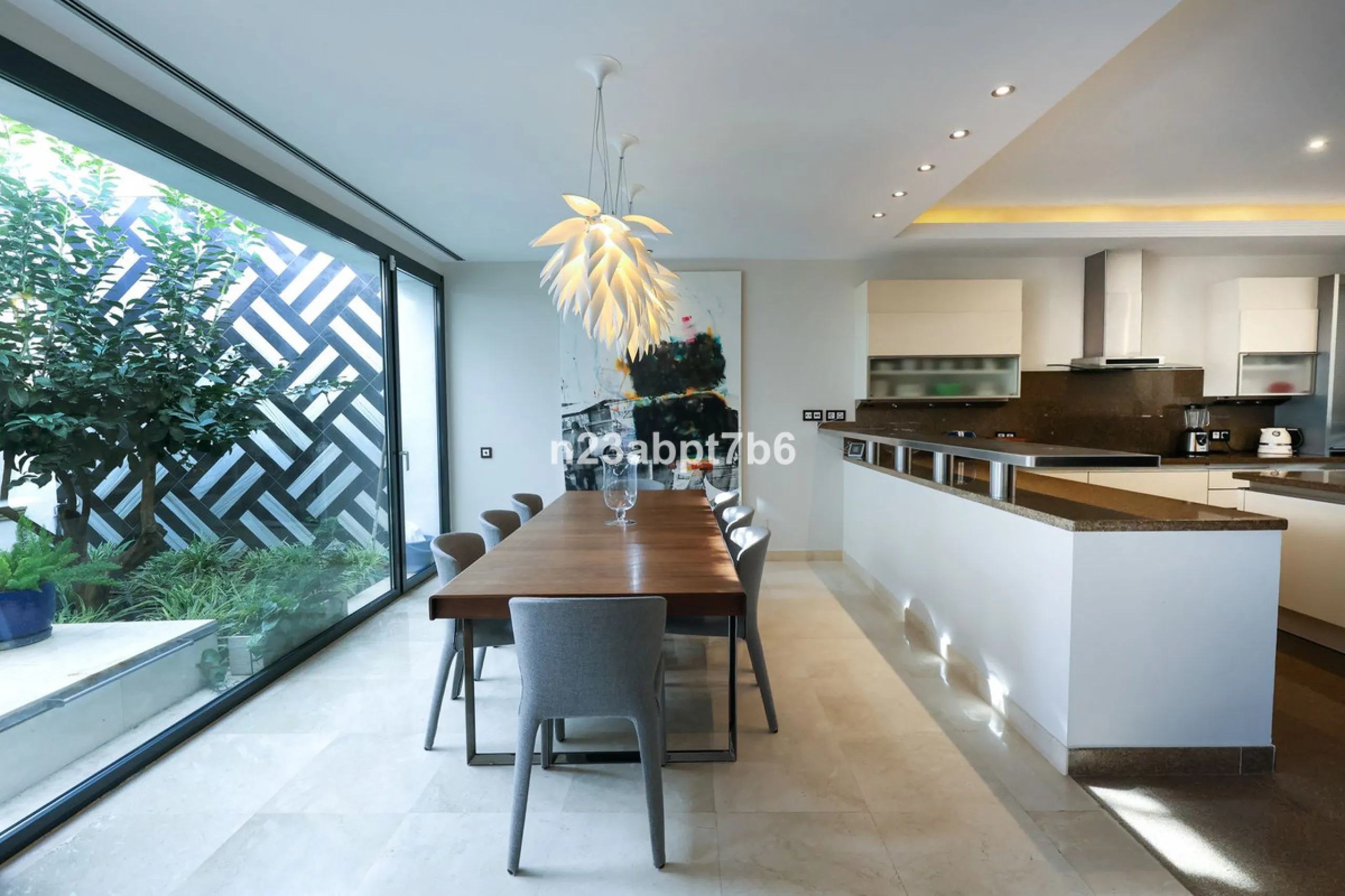 This is a UNIQUE and valuable opportunity to purchase a beachfront villa in the most exclusive area of the Costa del Sol, Puerto Banús, with direct access to the beach.