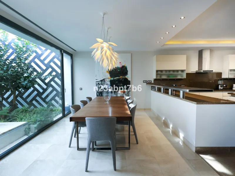 This is a UNIQUE and valuable opportunity to purchase a beachfront villa in the most exclusive area of the Costa del Sol, Puerto Banús, with direct access to the beach.
