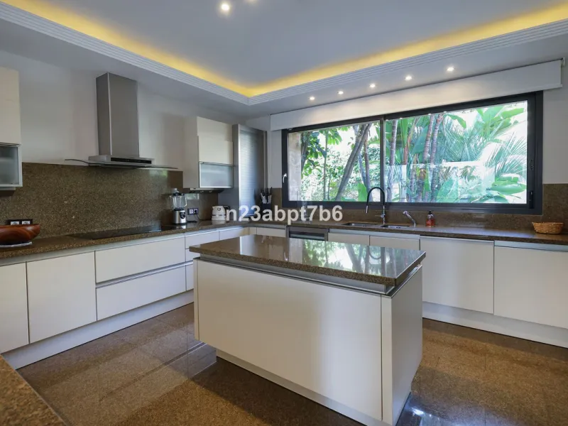 This is a UNIQUE and valuable opportunity to purchase a beachfront villa in the most exclusive area of the Costa del Sol, Puerto Banús, with direct access to the beach.