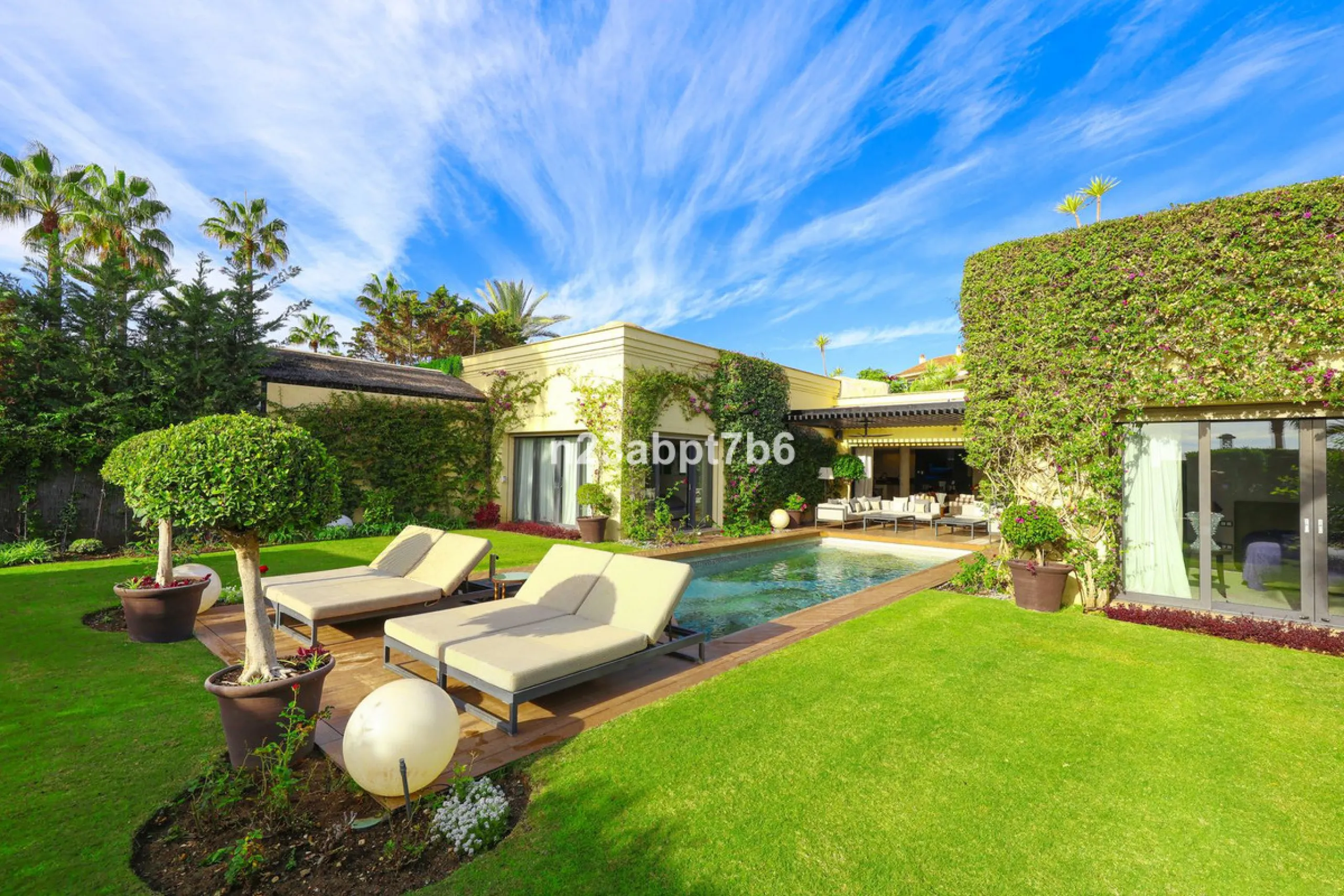 This is a UNIQUE and valuable opportunity to purchase a beachfront villa in the most exclusive area of the Costa del Sol, Puerto Banús, with direct access to the beach.