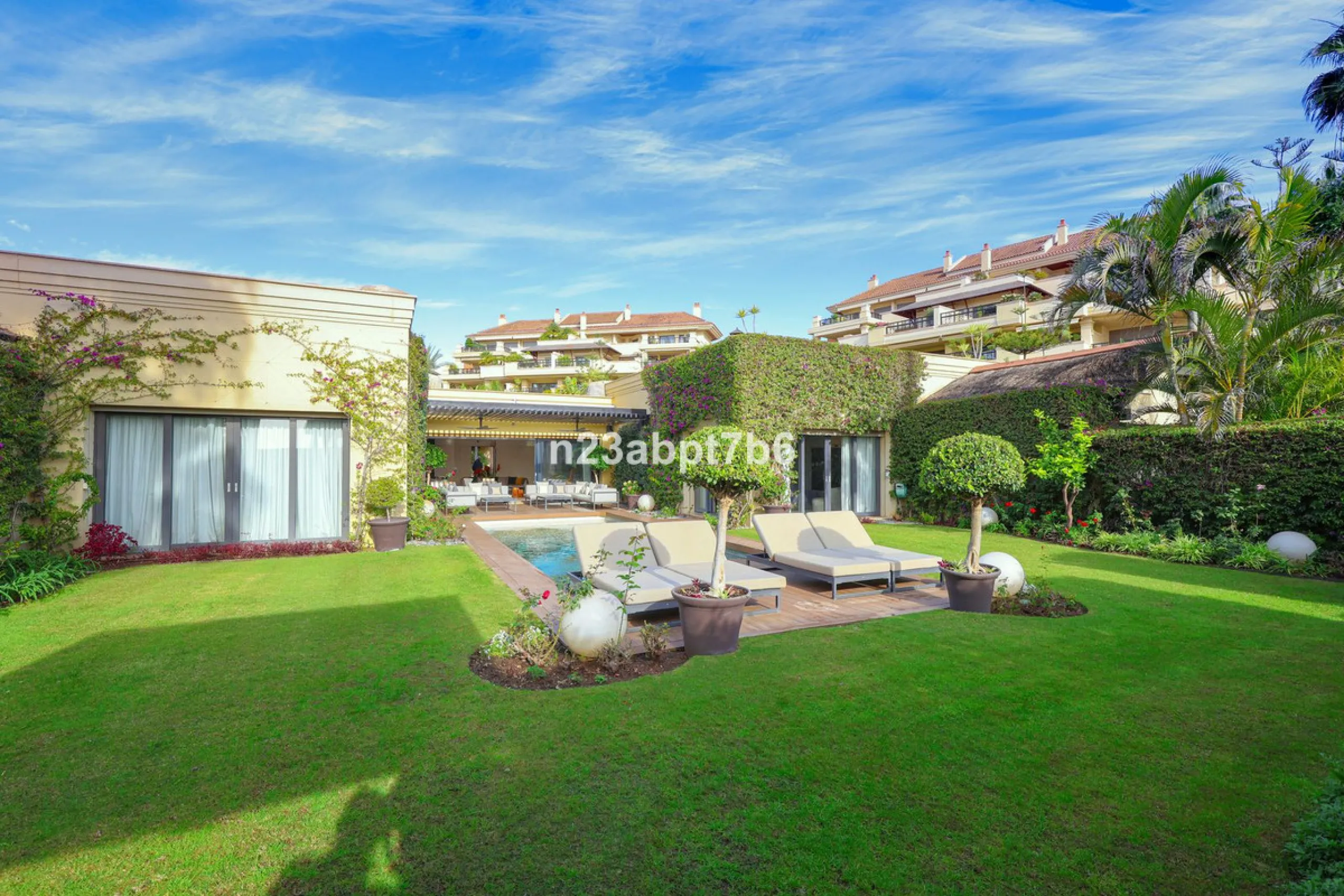 This is a UNIQUE and valuable opportunity to purchase a beachfront villa in the most exclusive area of the Costa del Sol, Puerto Banús, with direct access to the beach.
