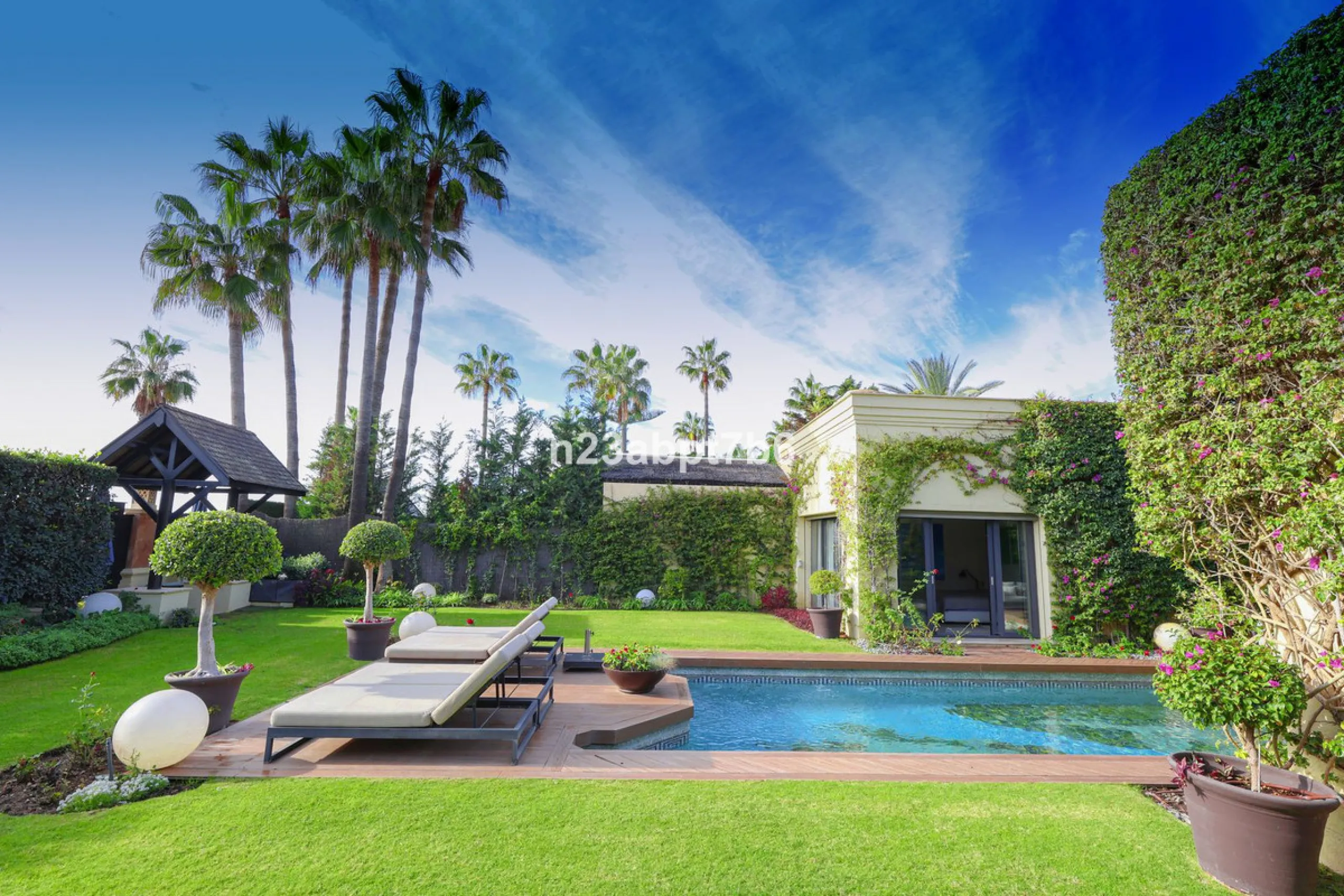 This is a UNIQUE and valuable opportunity to purchase a beachfront villa in the most exclusive area of the Costa del Sol, Puerto Banús, with direct access to the beach.