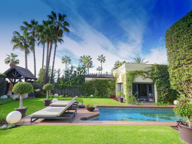 This is a UNIQUE and valuable opportunity to purchase a beachfront villa in the most exclusive area of the Costa del Sol, Puerto Banús, with direct access to the beach.