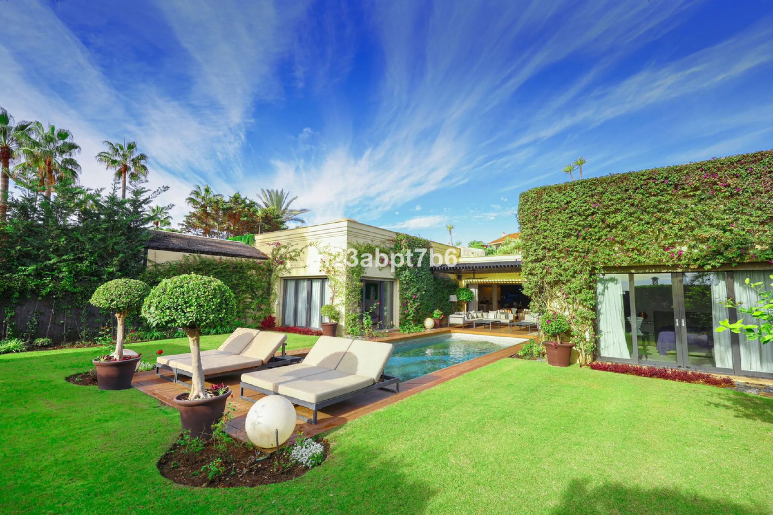 This is a UNIQUE and valuable opportunity to purchase a beachfront villa in the most exclusive area of the Costa del Sol, Puerto Banús, with direct access to the beach.