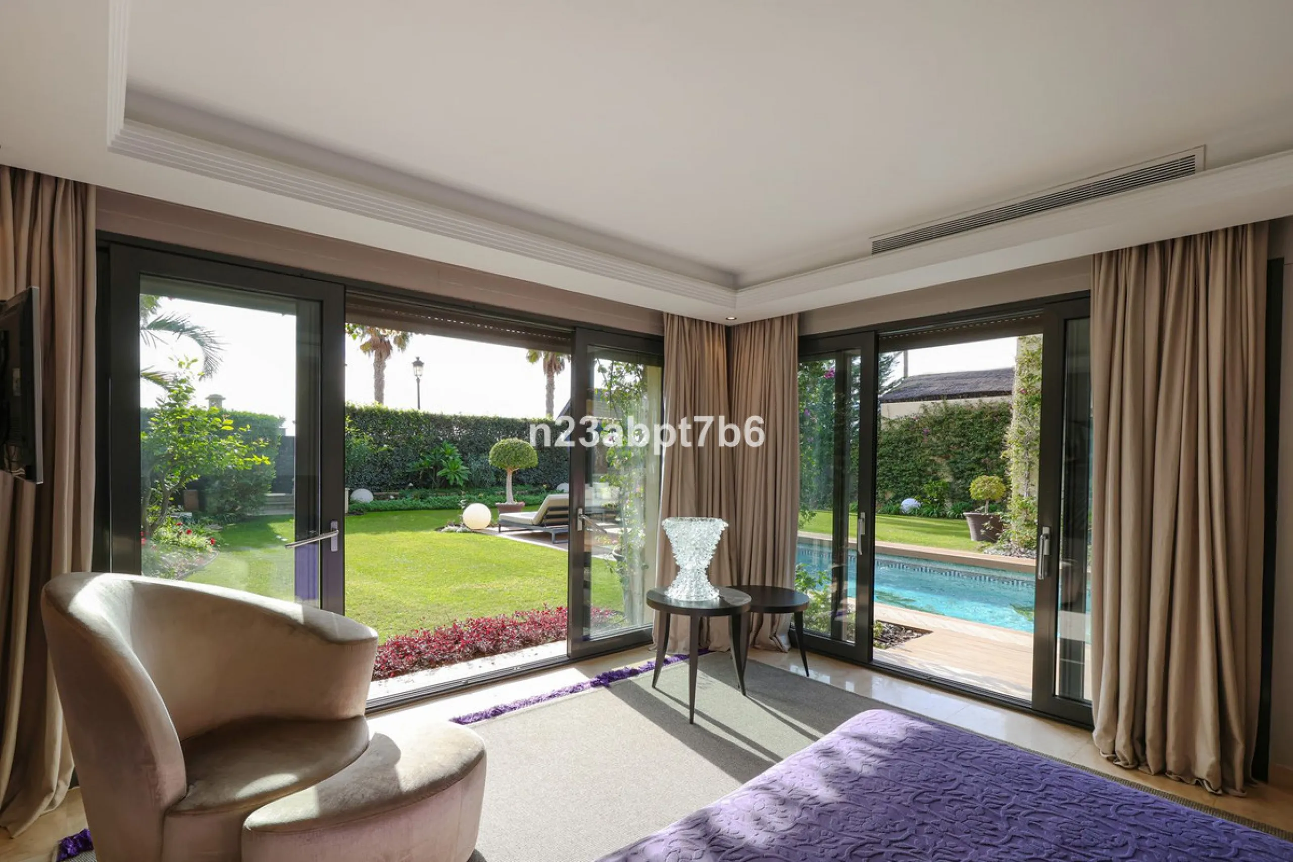 This is a UNIQUE and valuable opportunity to purchase a beachfront villa in the most exclusive area of the Costa del Sol, Puerto Banús, with direct access to the beach.