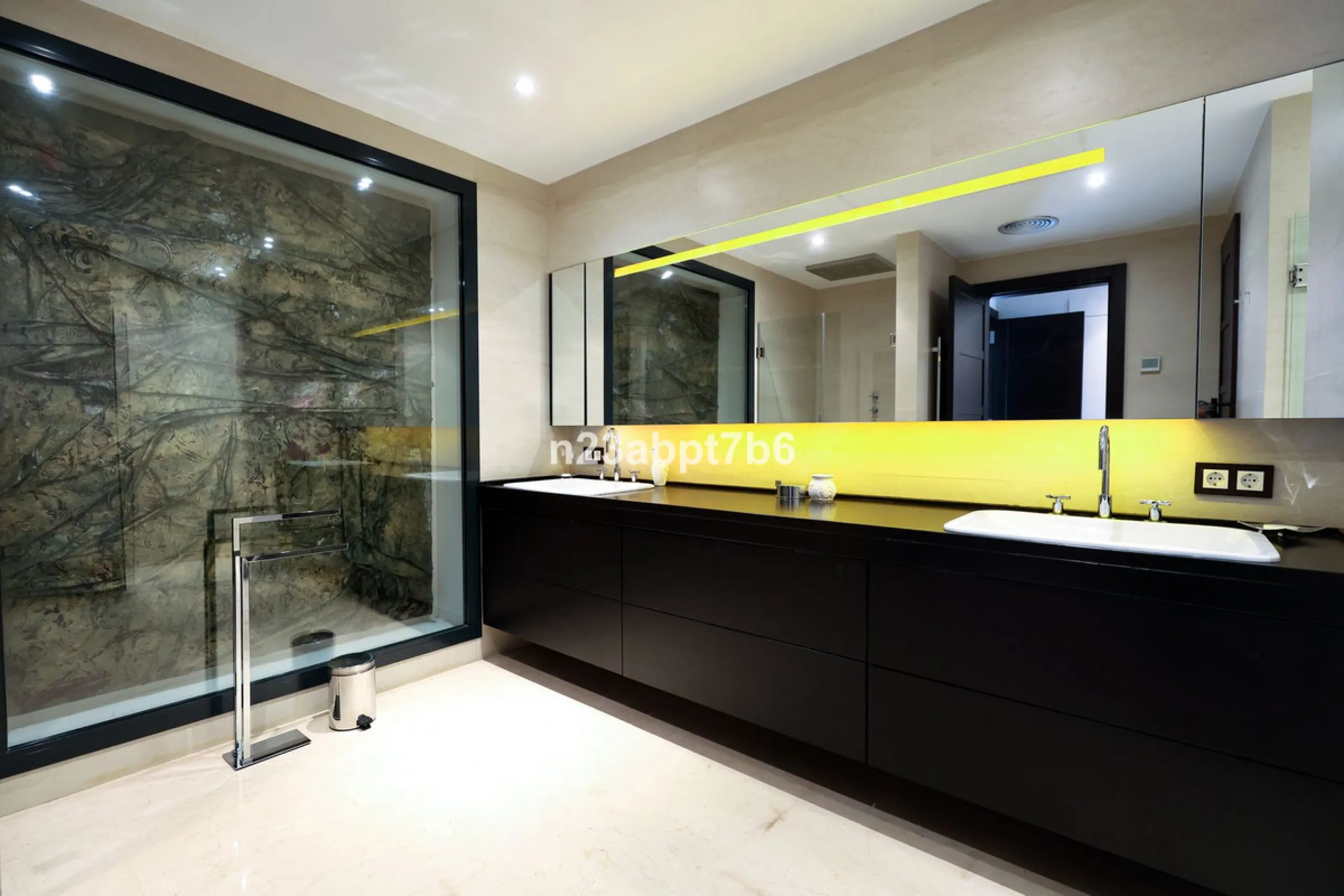 This is a UNIQUE and valuable opportunity to purchase a beachfront villa in the most exclusive area of the Costa del Sol, Puerto Banús, with direct access to the beach.