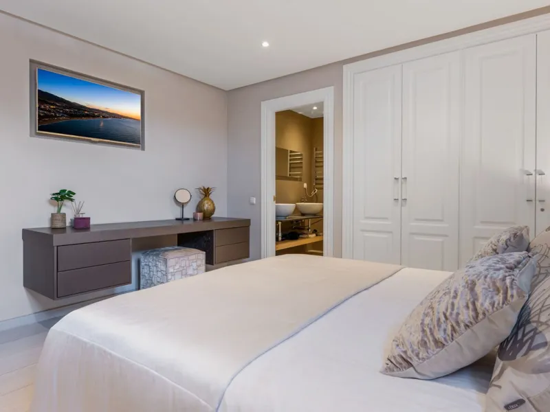 House - Townhouse в продаже в Benahavís, Málaga. В доме 5 спален и 6 ванных комнат. Площадь дома 308 м². Площадь участка 181 м²