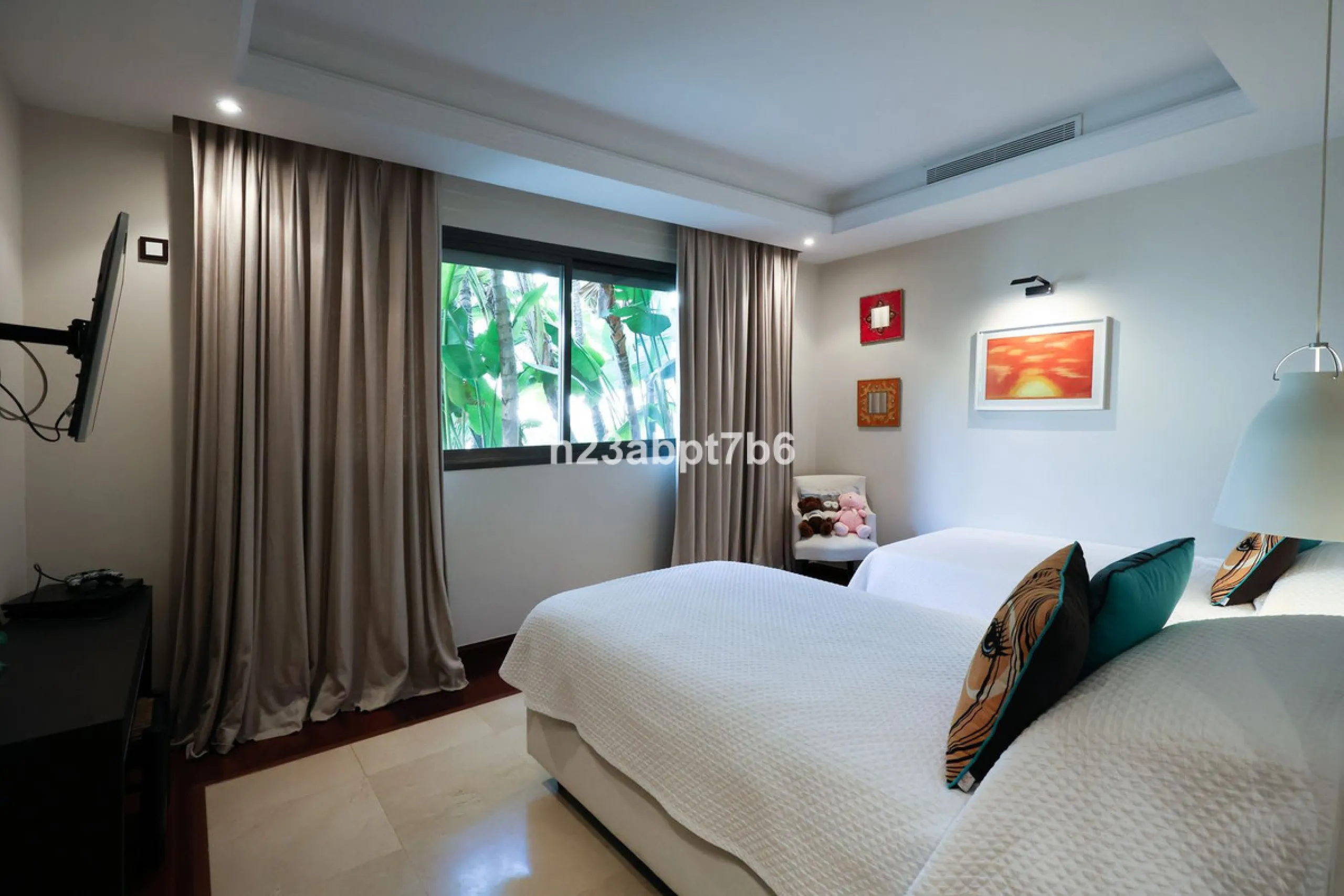 This is a UNIQUE and valuable opportunity to purchase a beachfront villa in the most exclusive area of the Costa del Sol, Puerto Banús, with direct access to the beach.
