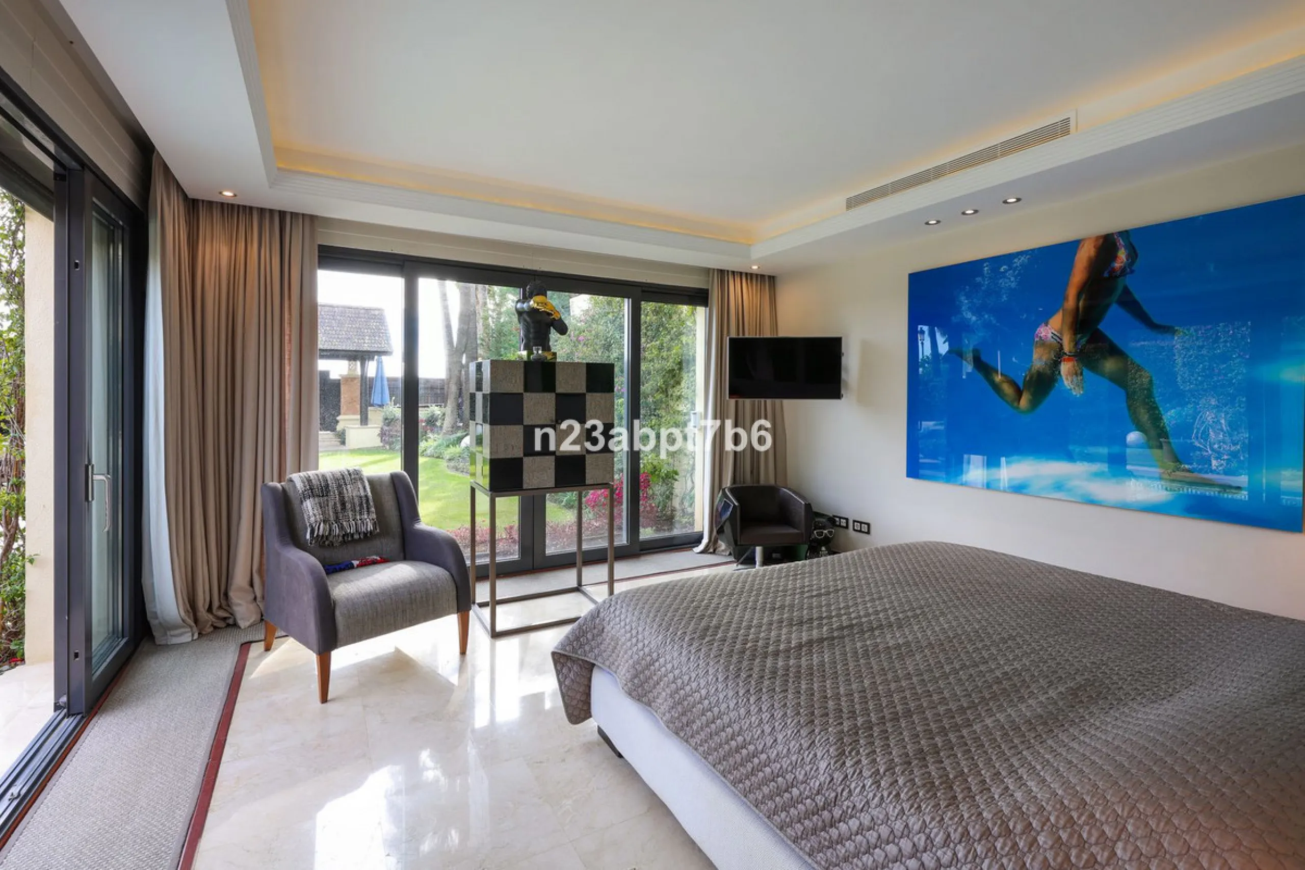 This is a UNIQUE and valuable opportunity to purchase a beachfront villa in the most exclusive area of the Costa del Sol, Puerto Banús, with direct access to the beach.