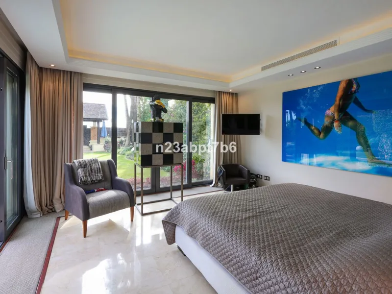 This is a UNIQUE and valuable opportunity to purchase a beachfront villa in the most exclusive area of the Costa del Sol, Puerto Banús, with direct access to the beach.