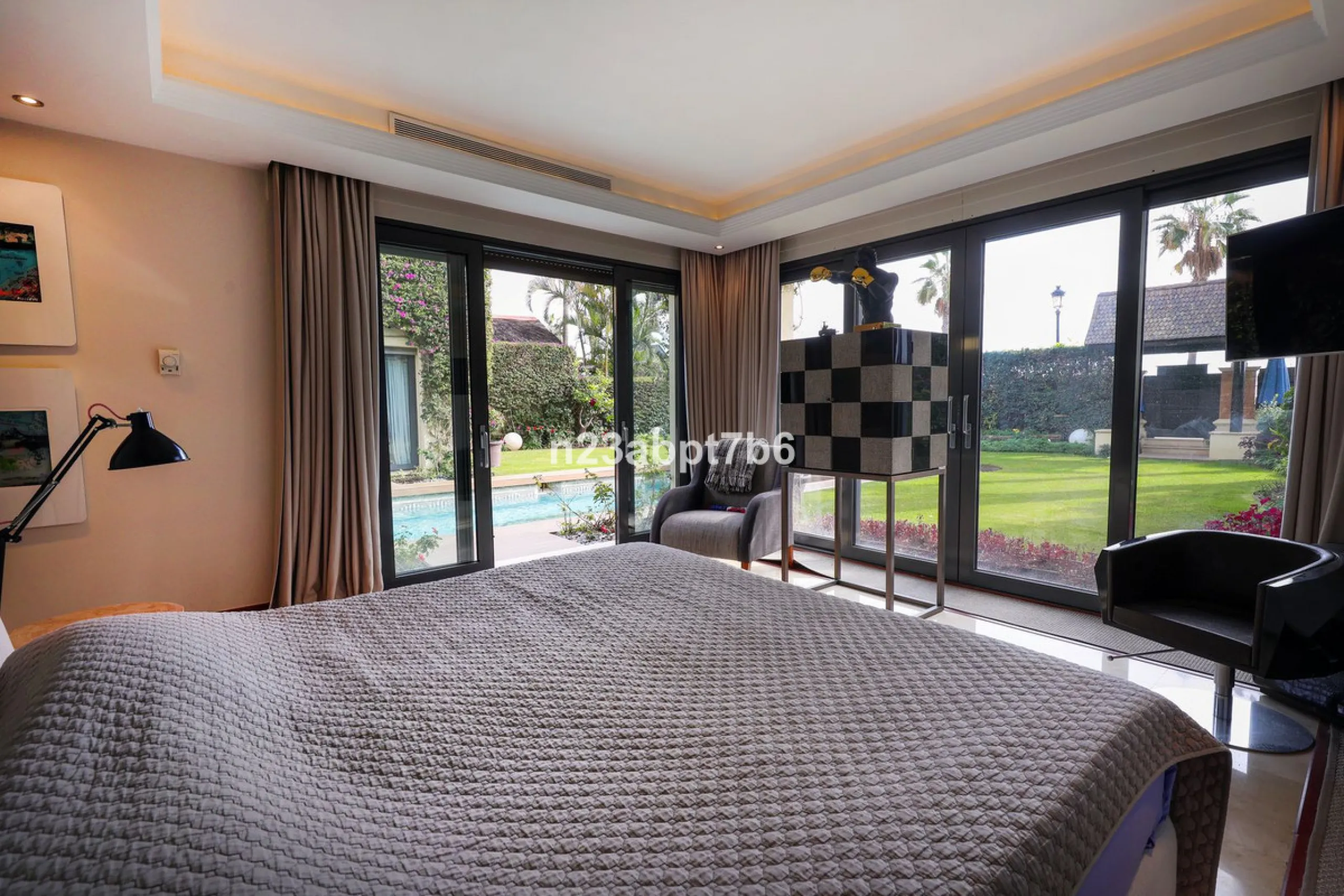 This is a UNIQUE and valuable opportunity to purchase a beachfront villa in the most exclusive area of the Costa del Sol, Puerto Banús, with direct access to the beach.