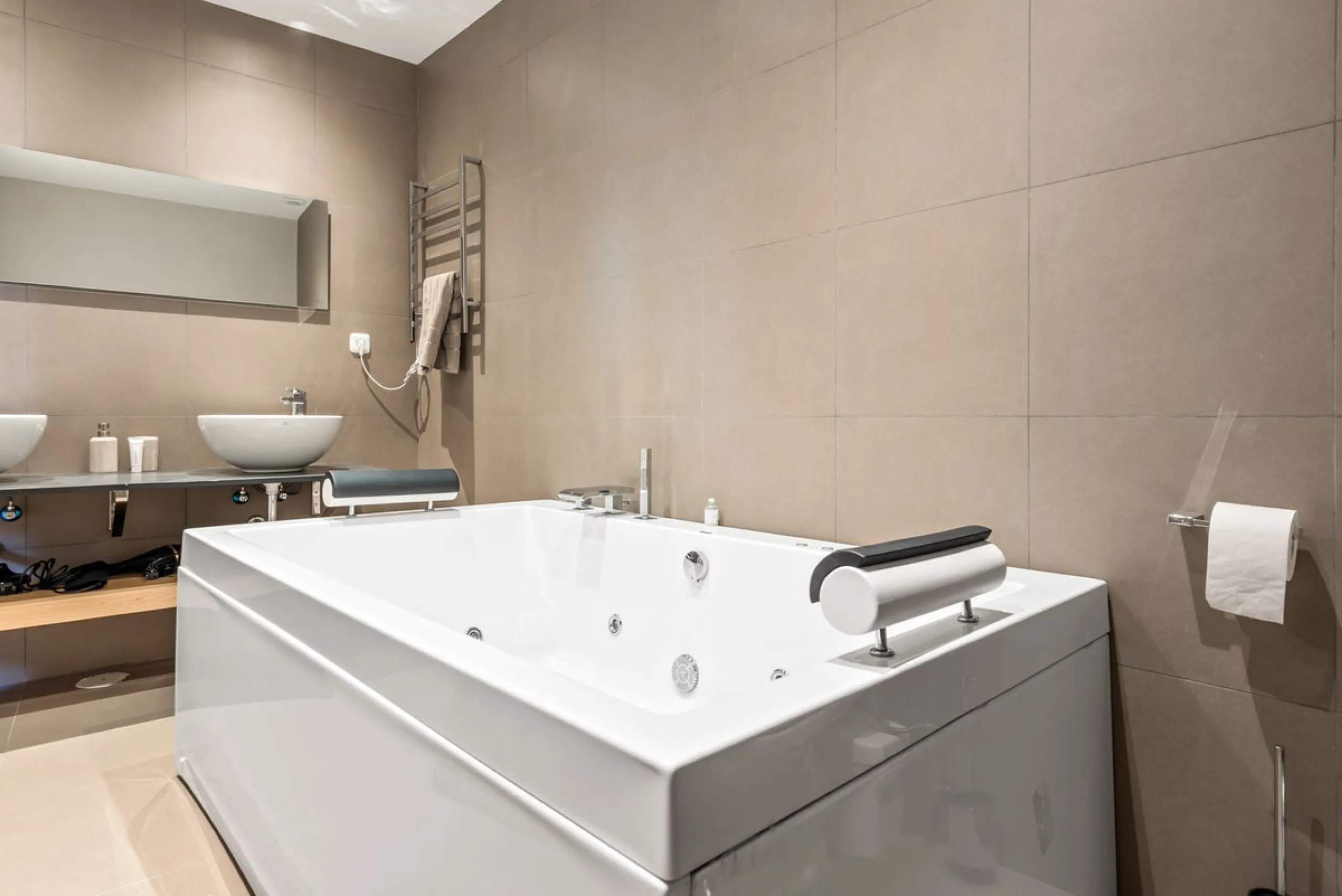 House - Townhouse в продаже в Benahavís, Málaga. В доме 5 спален и 6 ванных комнат. Площадь дома 308 м². Площадь участка 181 м²