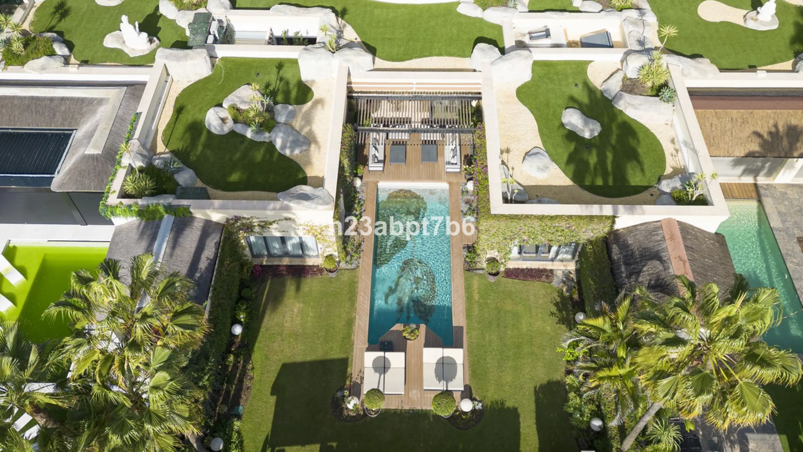 This is a UNIQUE and valuable opportunity to purchase a beachfront villa in the most exclusive area of the Costa del Sol, Puerto Banús, with direct access to the beach.