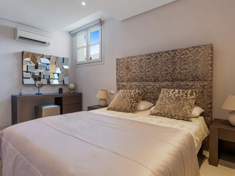 House - Townhouse в продаже в Benahavís, Málaga. В доме 5 спален и 6 ванных комнат. Площадь дома 308 м². Площадь участка 181 м²