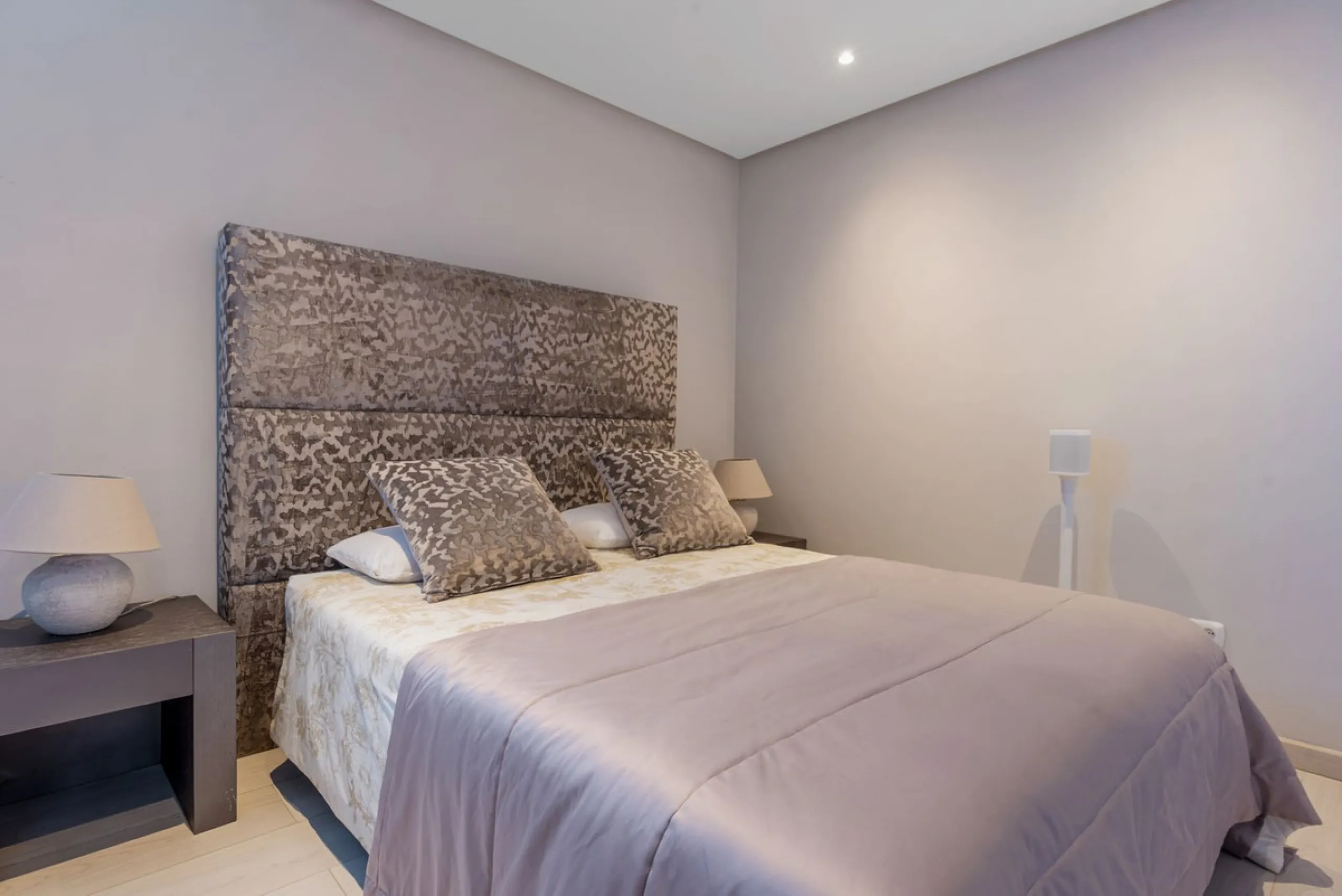 House - Townhouse в продаже в Benahavís, Málaga. В доме 5 спален и 6 ванных комнат. Площадь дома 308 м². Площадь участка 181 м²