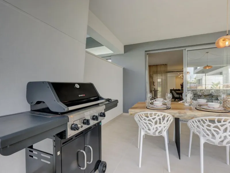 **Stunning Ground Floor Apartment in New Golden Mile Estepona**