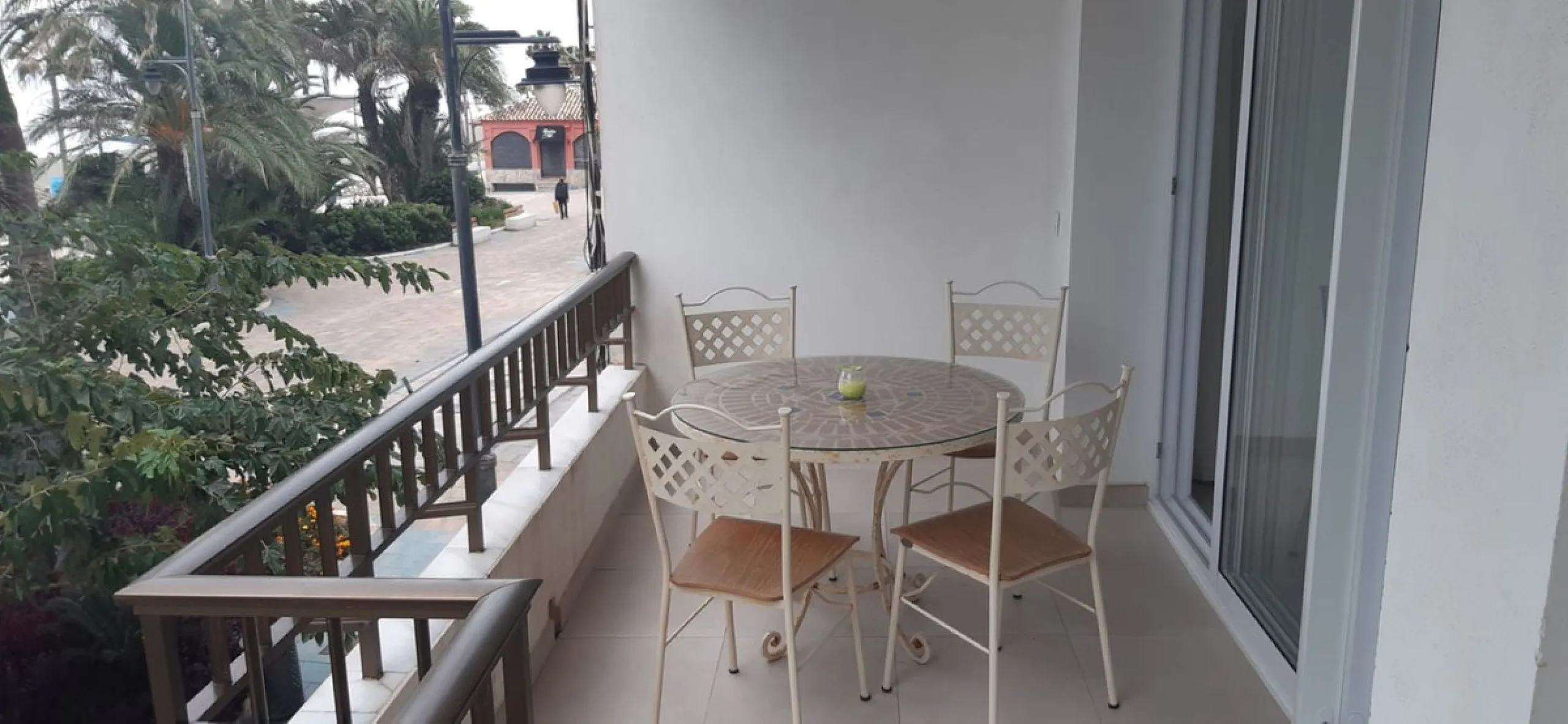 Apartment - Middle Floor Apartment в продаже в Estepona, Málaga. В доме 2 спален и 2 ванных комнат. Площадь дома 110 м²