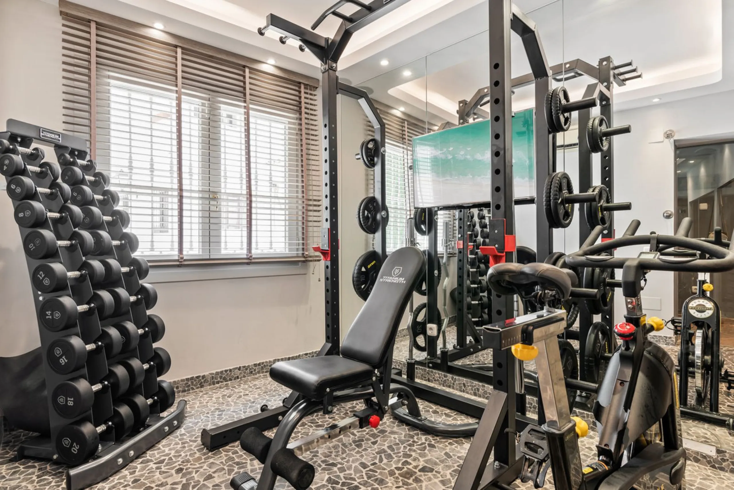 House - Townhouse в продаже в Benahavís, Málaga. В доме 5 спален и 6 ванных комнат. Площадь дома 308 м². Площадь участка 181 м²