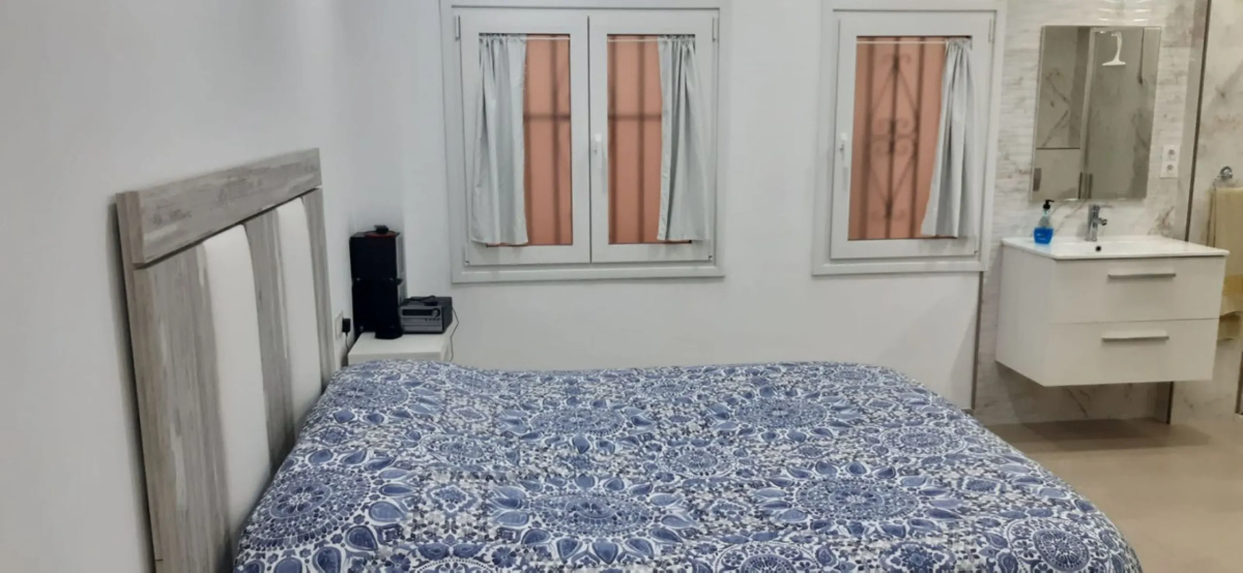 Apartment - Middle Floor Apartment в продаже в Estepona, Málaga. В доме 2 спален и 2 ванных комнат. Площадь дома 110 м²