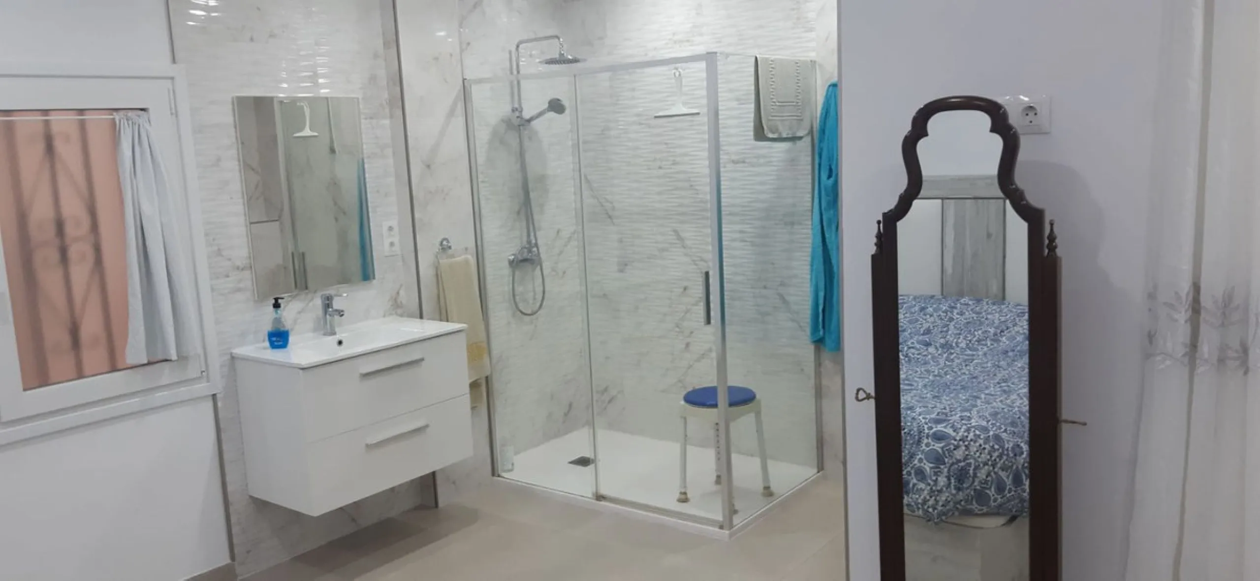 Apartment - Middle Floor Apartment в продаже в Estepona, Málaga. В доме 2 спален и 2 ванных комнат. Площадь дома 110 м²
