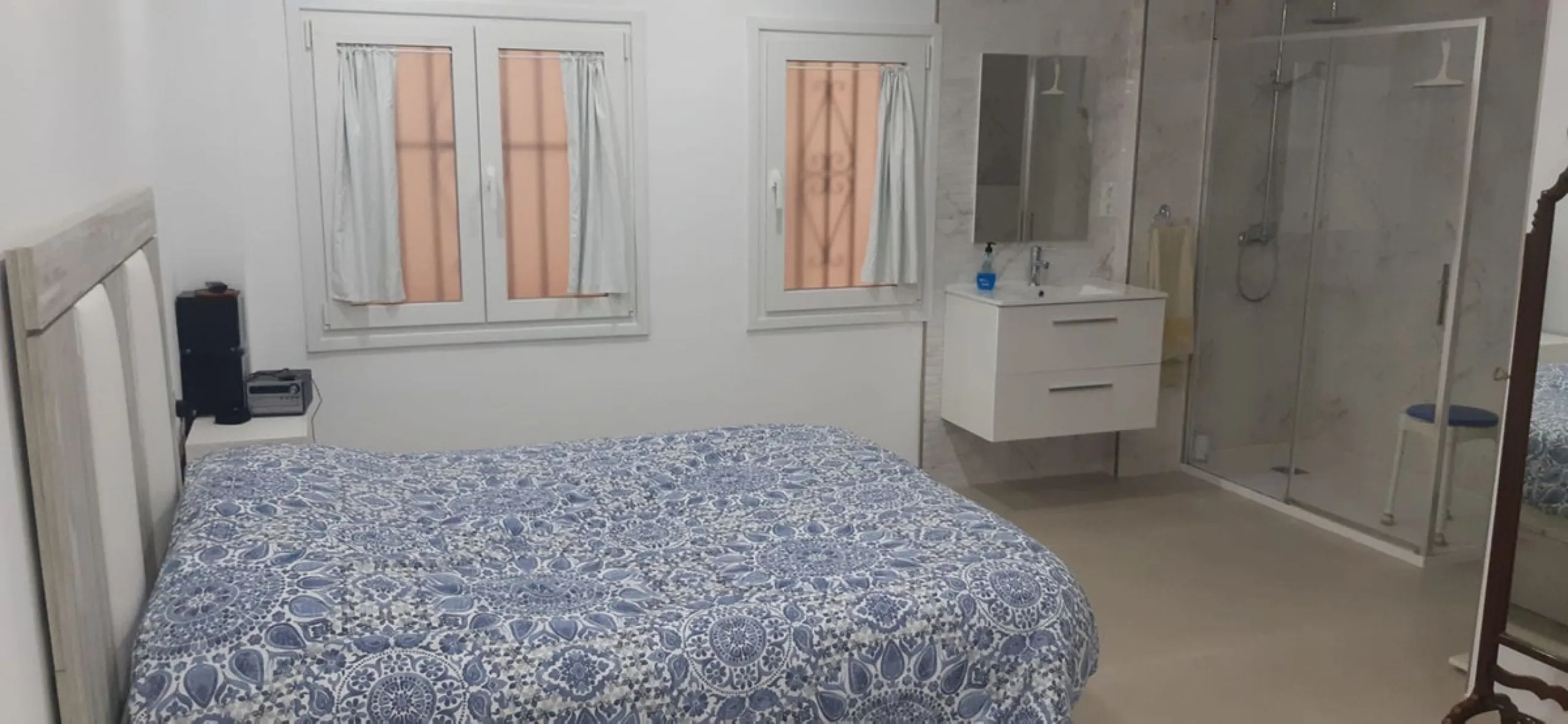 Apartment - Middle Floor Apartment в продаже в Estepona, Málaga. В доме 2 спален и 2 ванных комнат. Площадь дома 110 м²