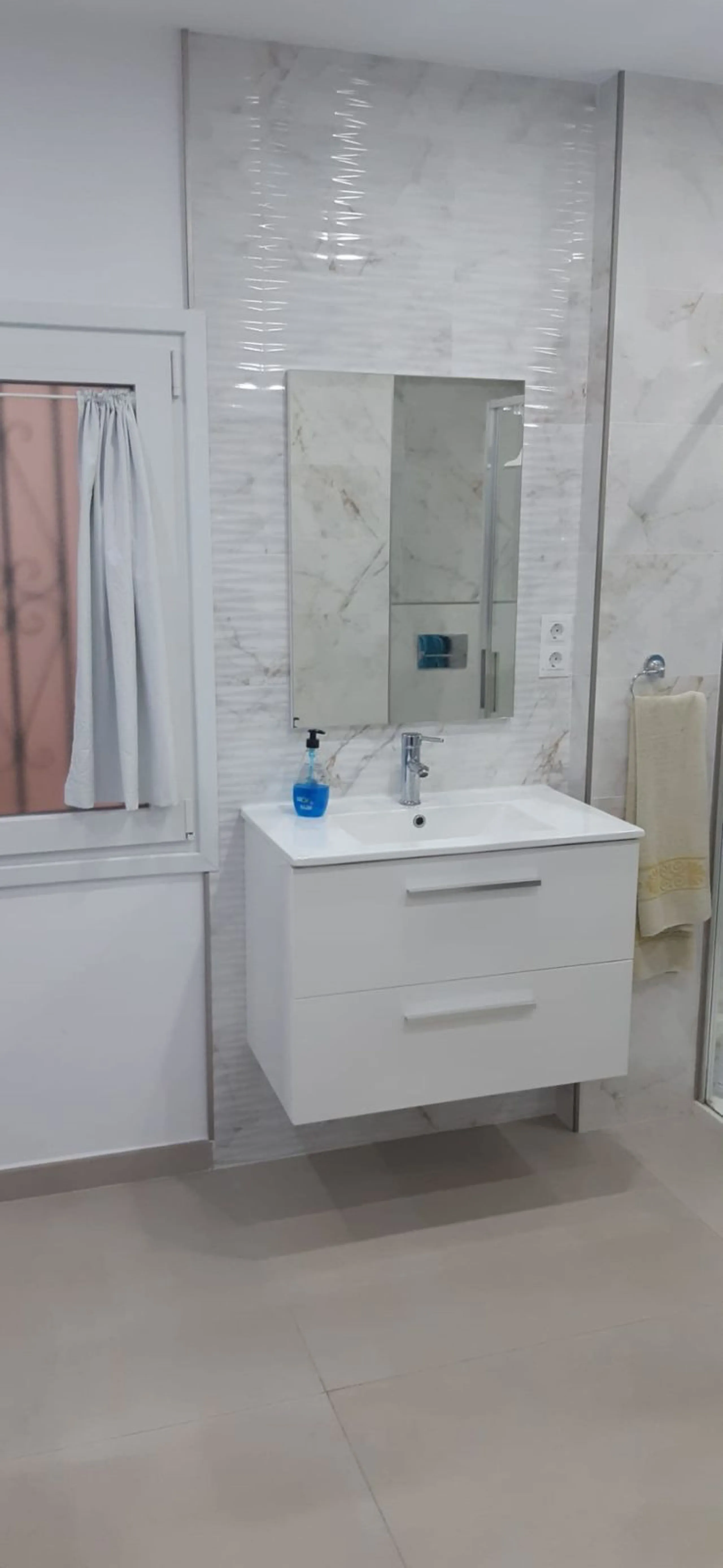 Apartment - Middle Floor Apartment в продаже в Estepona, Málaga. В доме 2 спален и 2 ванных комнат. Площадь дома 110 м²
