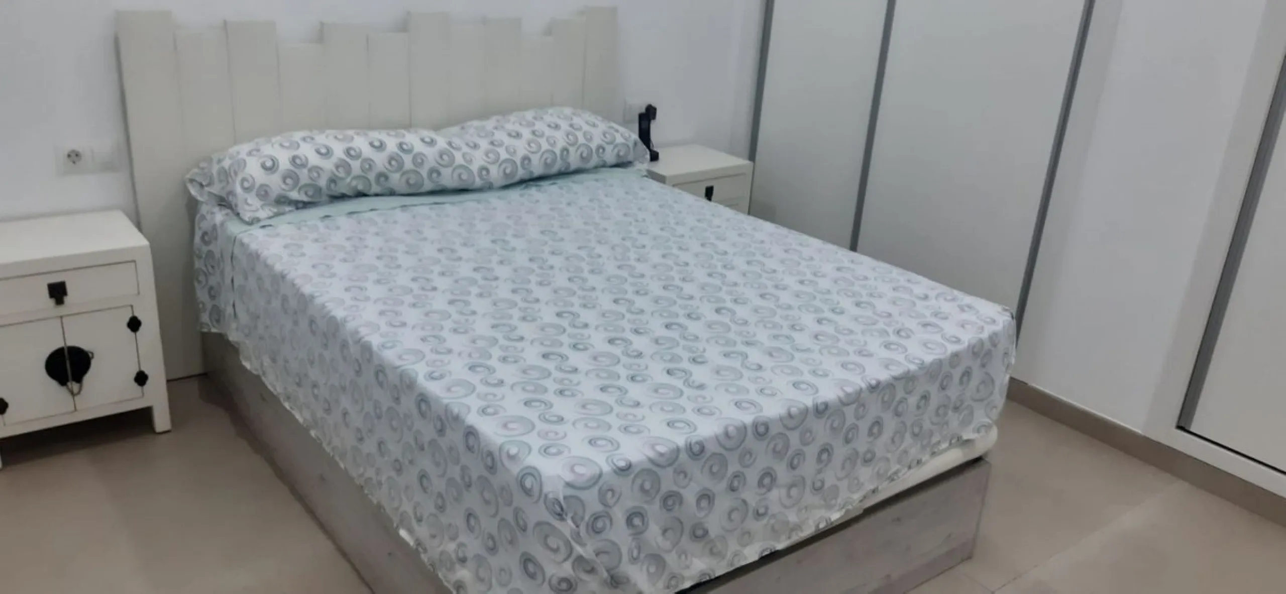 Apartment - Middle Floor Apartment в продаже в Estepona, Málaga. В доме 2 спален и 2 ванных комнат. Площадь дома 110 м²