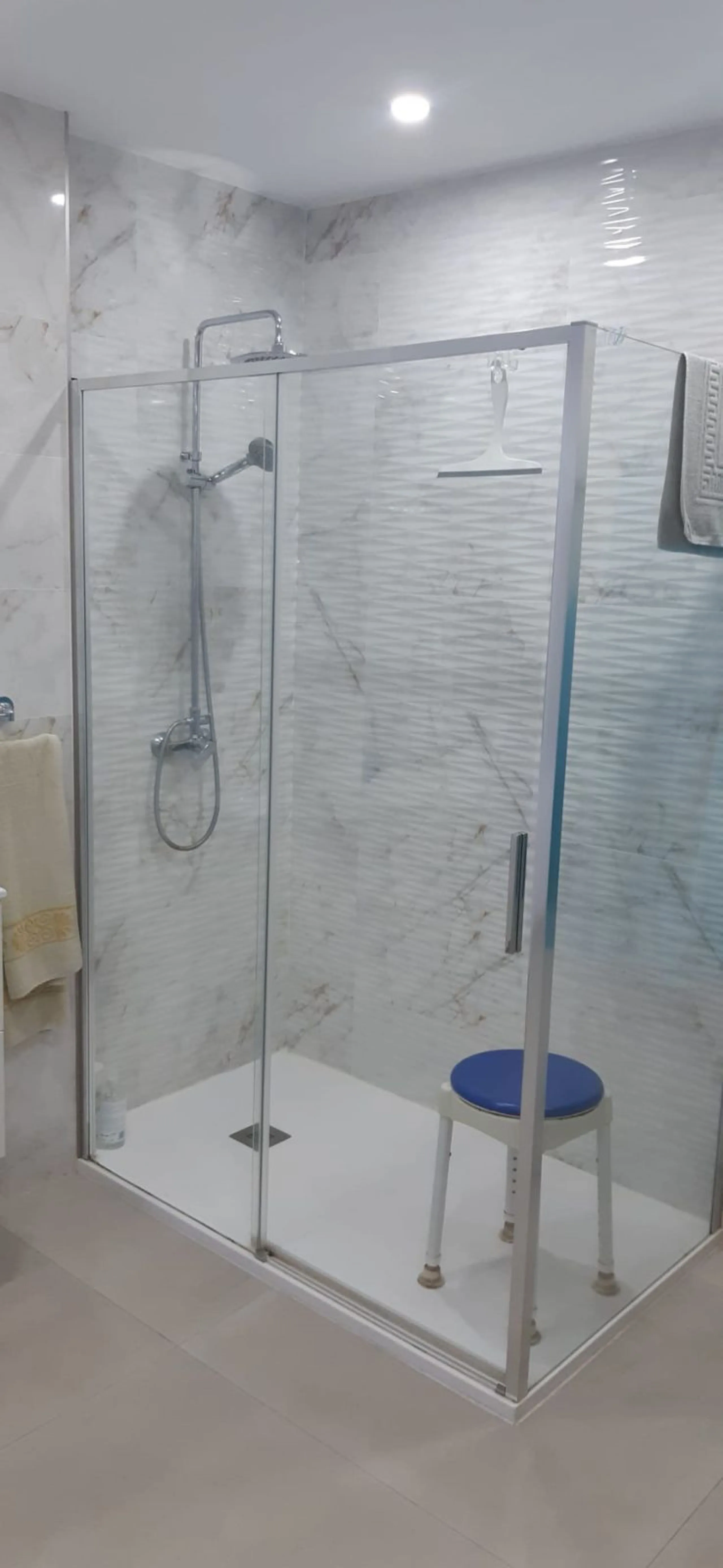 Apartment - Middle Floor Apartment в продаже в Estepona, Málaga. В доме 2 спален и 2 ванных комнат. Площадь дома 110 м²