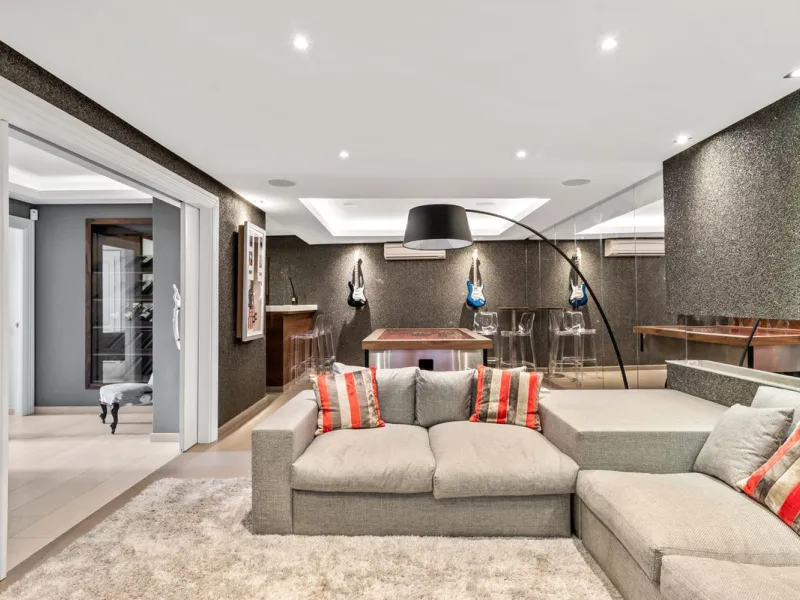 House - Townhouse в продаже в Benahavís, Málaga. В доме 5 спален и 6 ванных комнат. Площадь дома 308 м². Площадь участка 181 м²