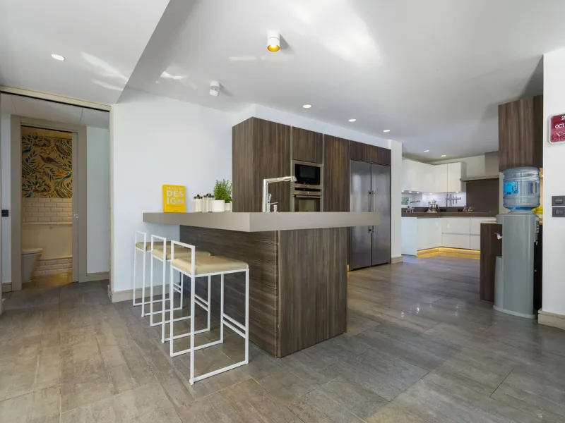 Modern Luxury in Lower Nueva Andalucía – An ideal family home!