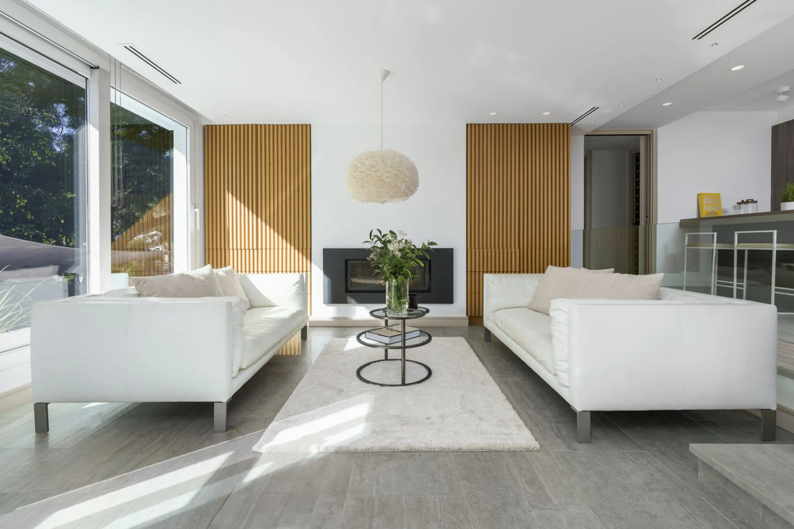 Modern Luxury in Lower Nueva Andalucía – An ideal family home!