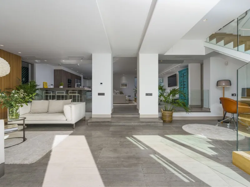 Modern Luxury in Lower Nueva Andalucía – An ideal family home!