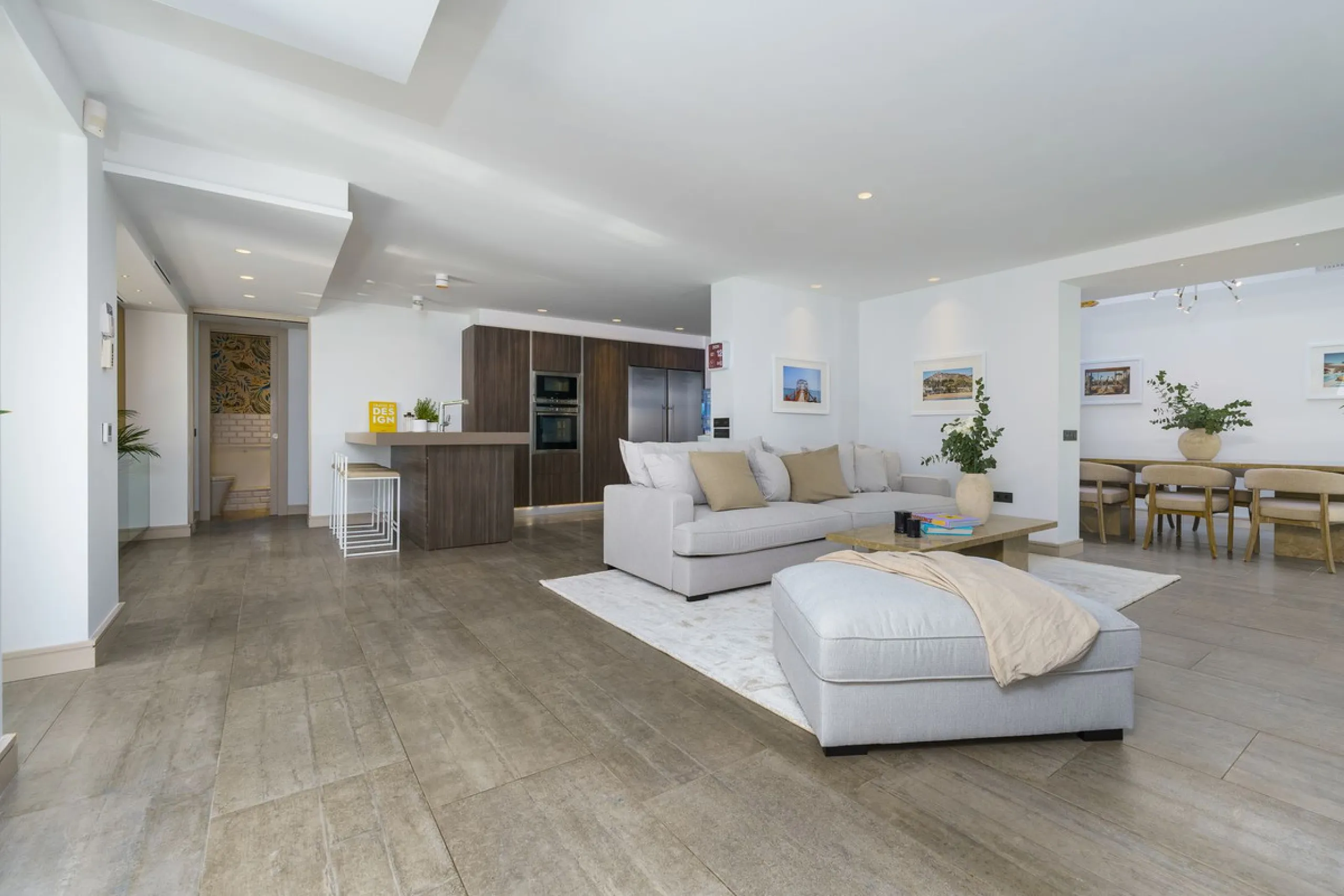 Modern Luxury in Lower Nueva Andalucía – An ideal family home!