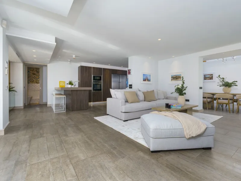 Modern Luxury in Lower Nueva Andalucía – An ideal family home!
